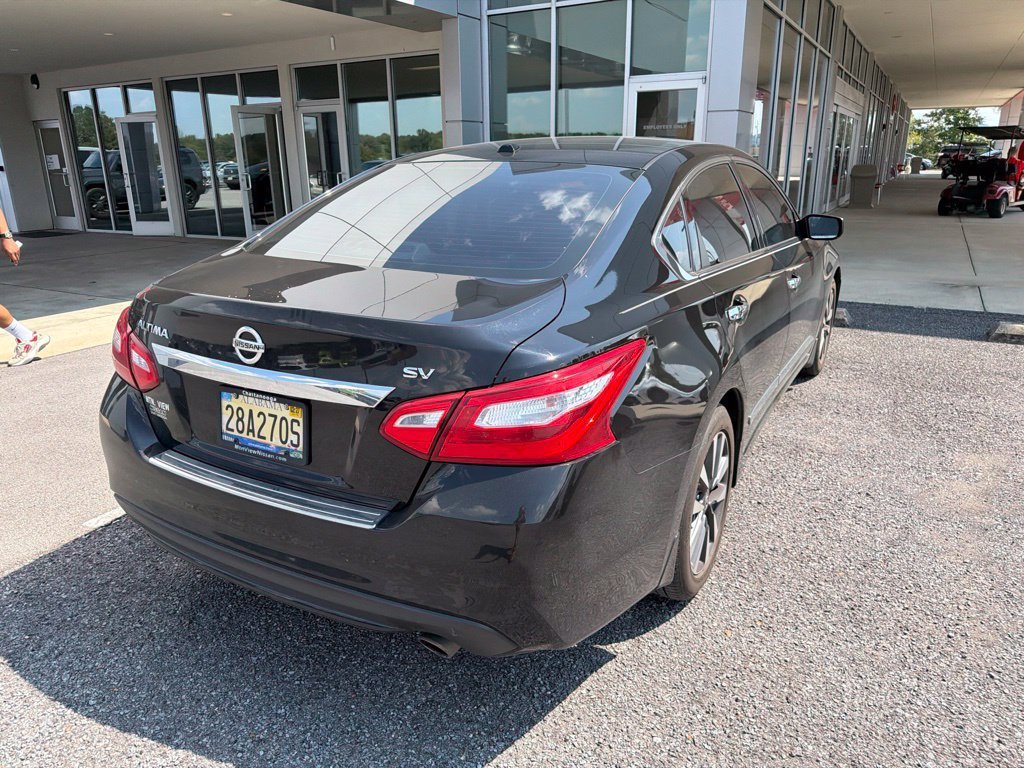 Used 2017 Super Black Nissan 2.5 SV image 4