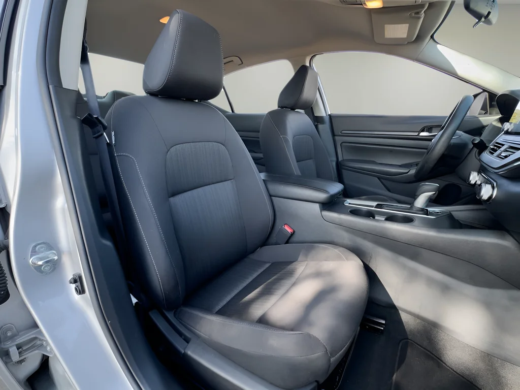 Used 2025 Silver Nissan 2.5 SV image 22