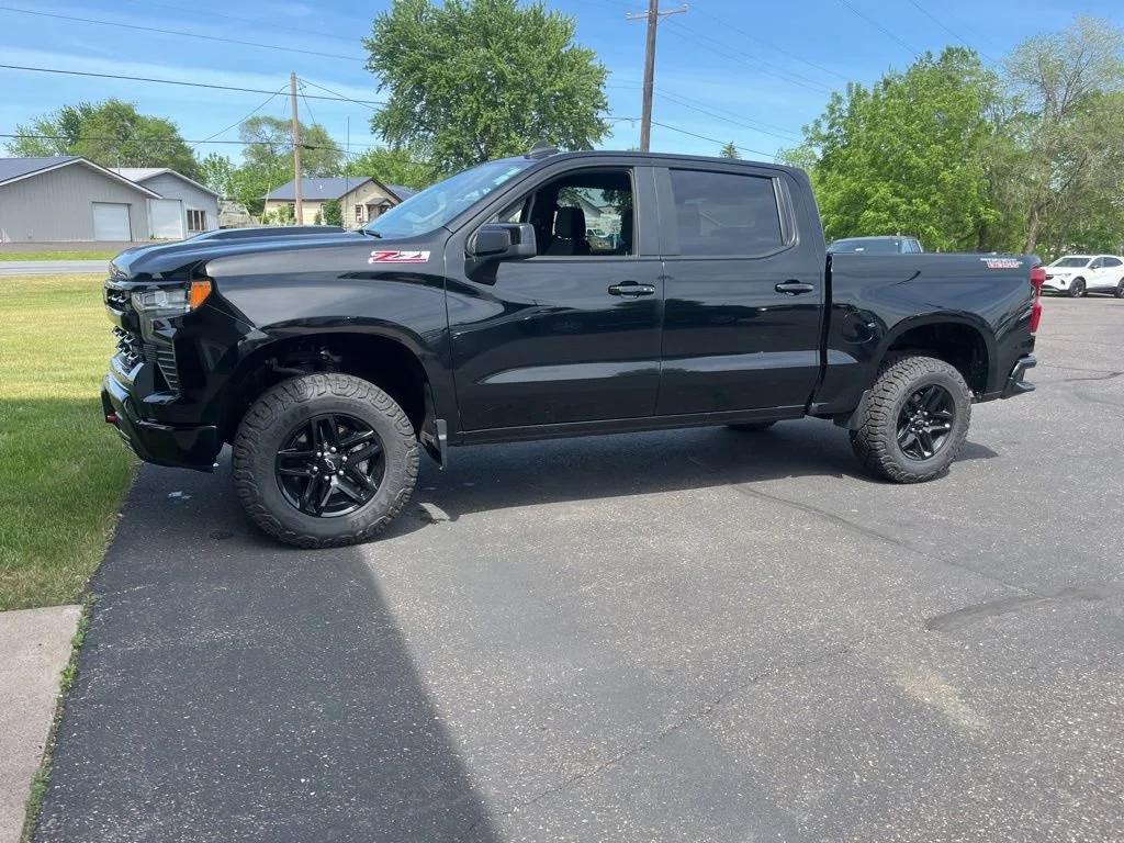 2024 Chevrolet Silverado 1500 LT Trail Boss 4X4 Crew Cab Short Box's photo