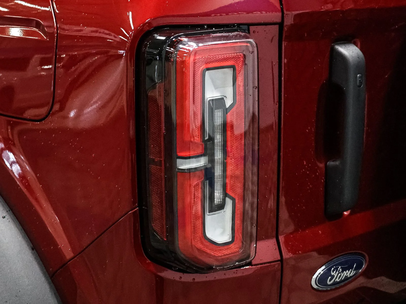 New 2025 Ruby Red Metallic Tinted Clearcoat Ford Badlands® image 15