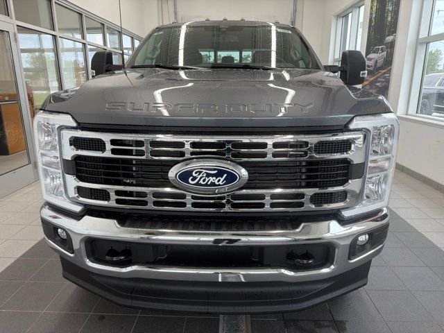 New 2027 Carbonized Gray Metallic Ford F-250® XLT image 2