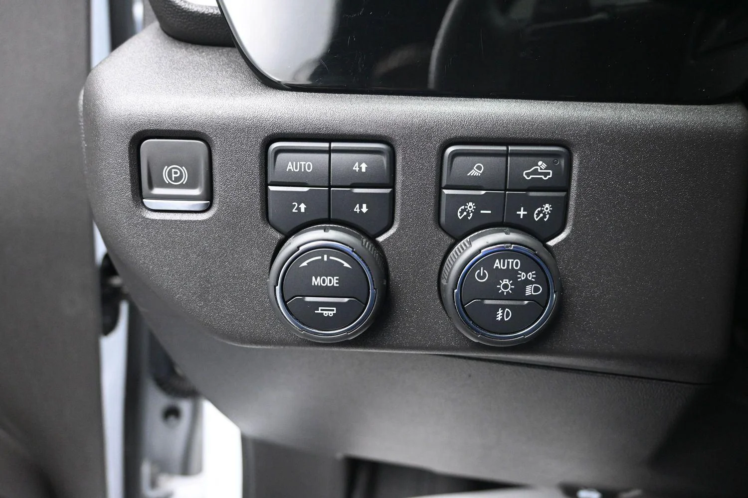 Used 2023 Iridescent Pearl Tricoat Chevrolet High Country image 27
