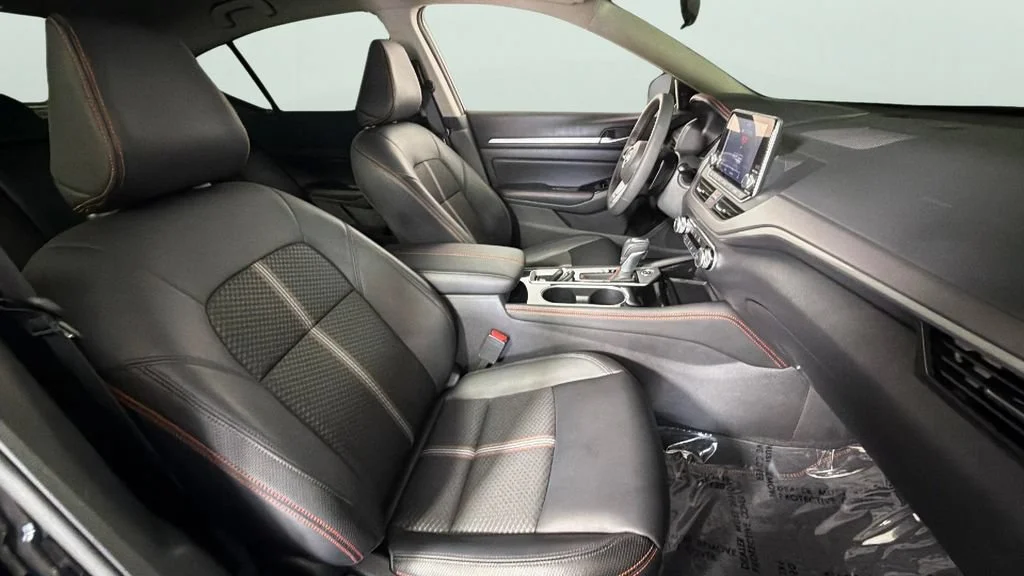 Used 2024 Black Nissan SR FWD image 34