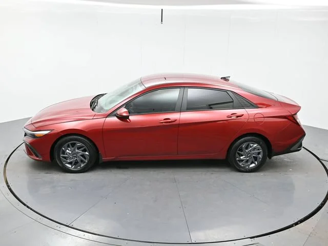 Used 2024 Ultimate Red Hyundai SEL image 31