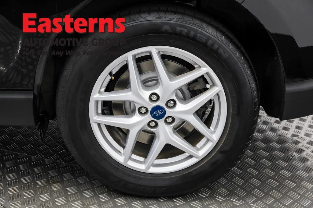 Used 2022 Black Ford SEL image 32