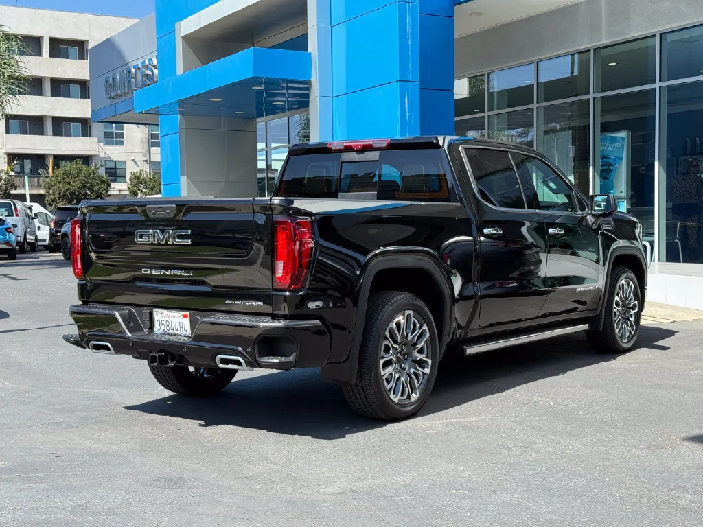 Used 2025 Onyx Black GMC Denali Ultimate image 7