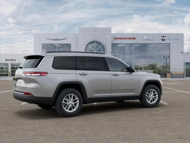 New 2026 Silver Zynith Exterior Paint Jeep Laredo X image 30