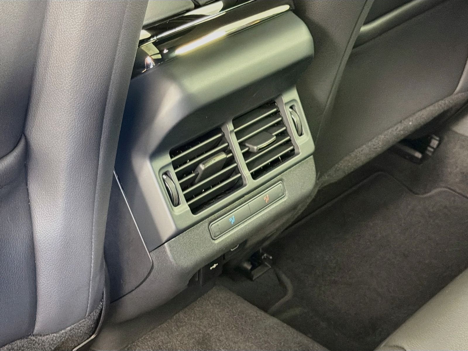 New 2026 Corinthian Bronze Land Rover Hoxton Edition image 28
