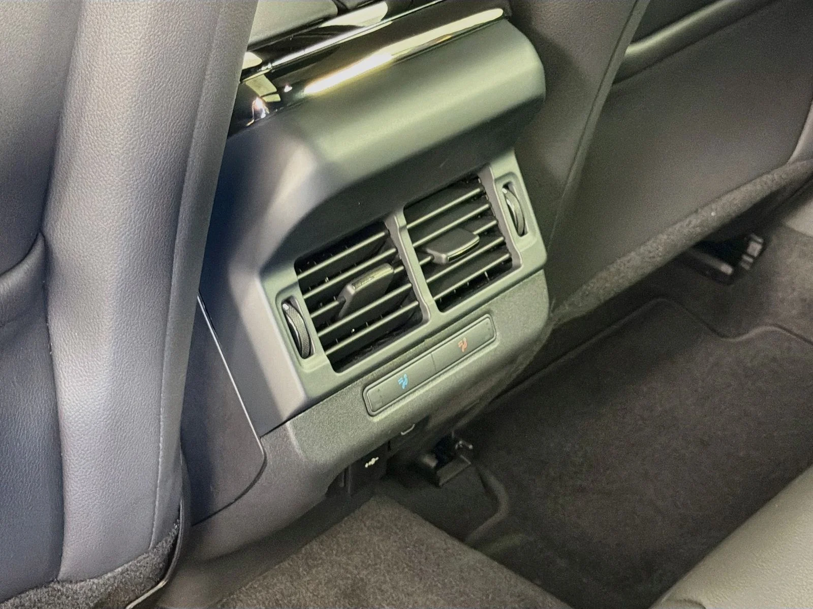 New 2026 Corinthian Bron Land Rover Hoxton Edition image 28