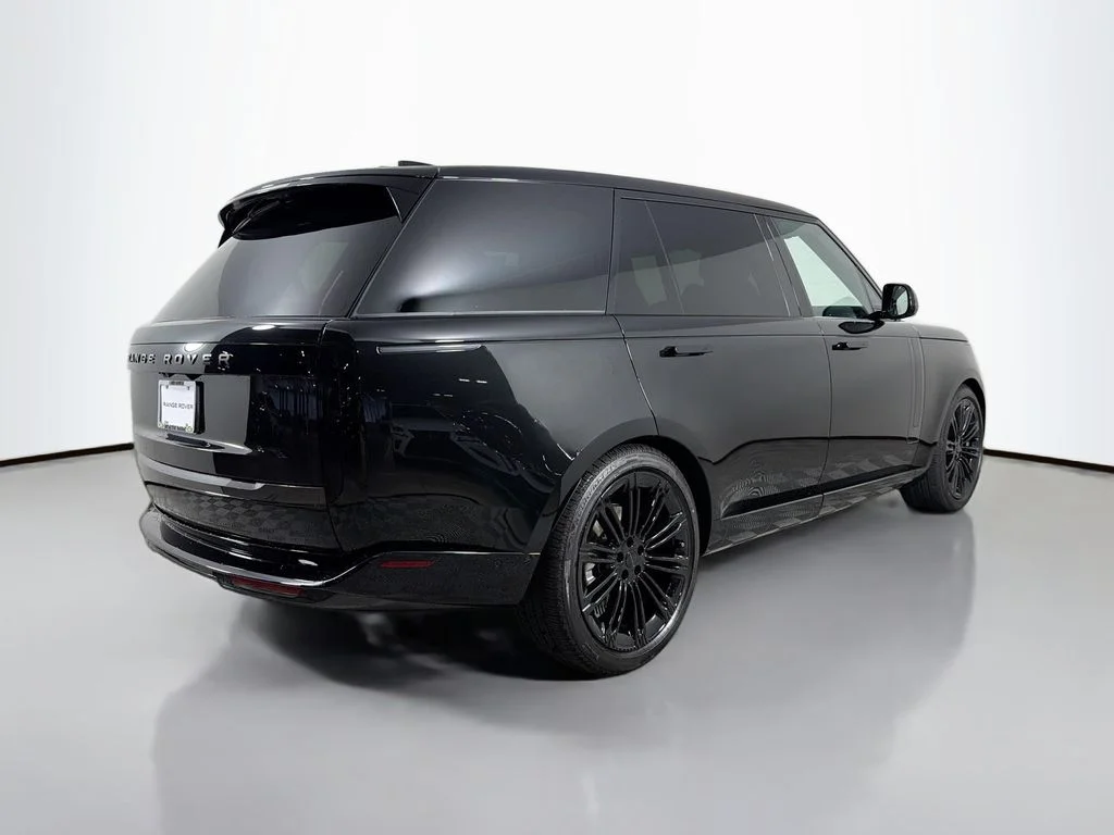 New 2026 Santorini Black Metallic Land Rover SE image 5