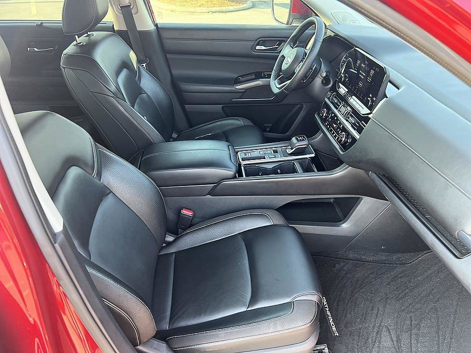 Used 2022 Scarlet Ember Tintcoat Nissan SL image 17