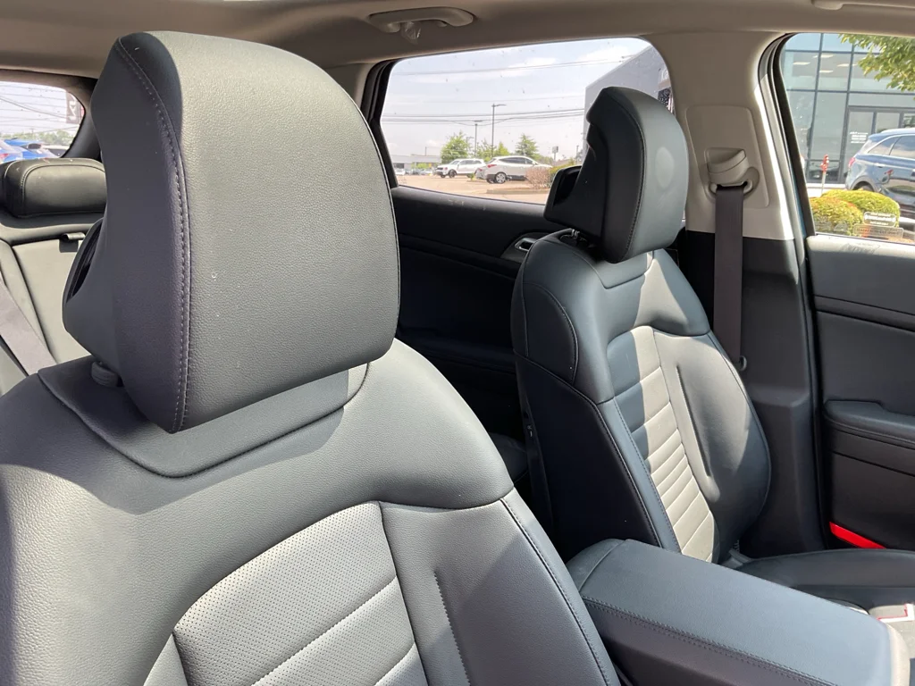 Used 2025 Vesta Blue Kia SX-Prestige image 12