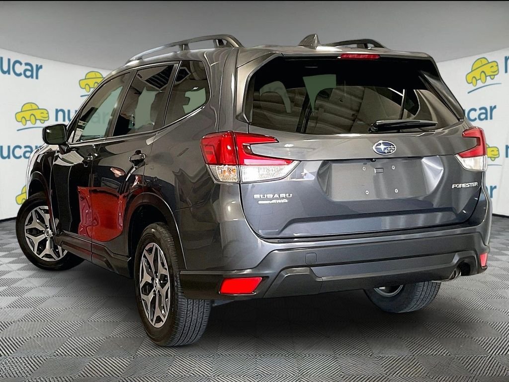 Used 2023 Magnetite Gray Metallic Subaru Premium image 4