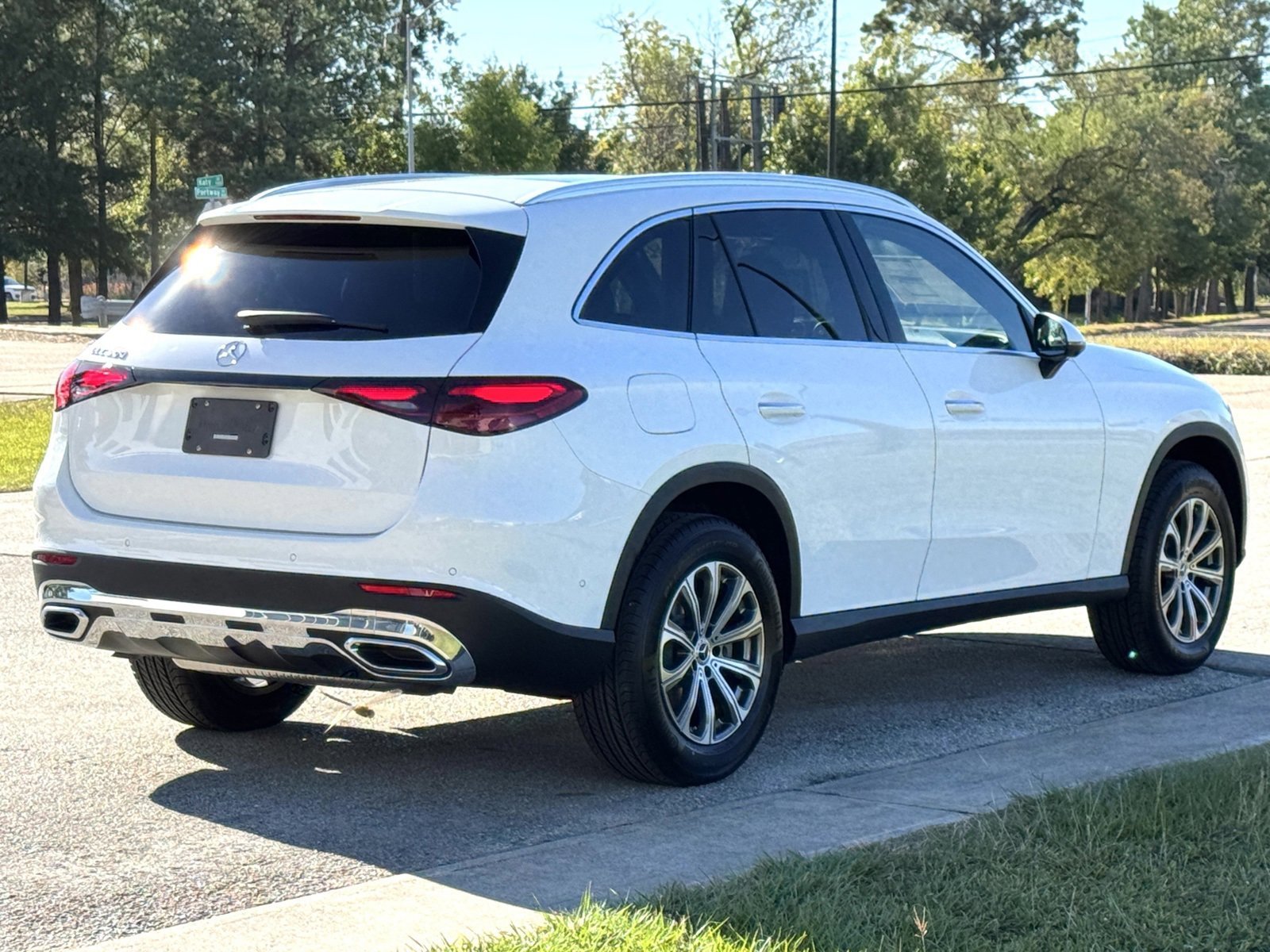 New 2026 Polar White Mercedes-Benz GLC 300 image 28