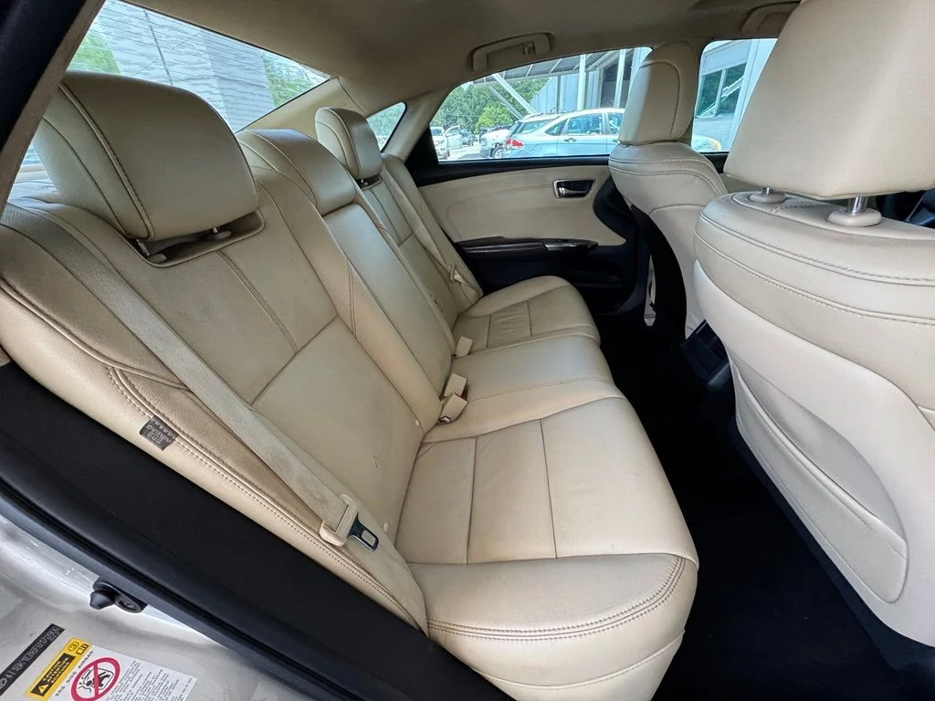 Used 2015  Toyota XLE Premium image 23