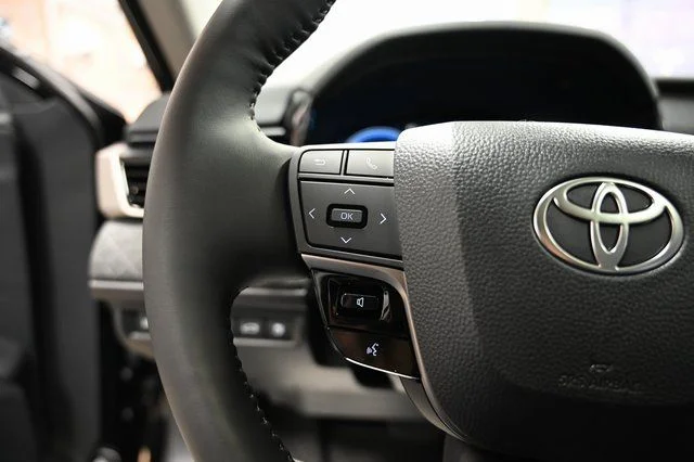 New 2026 Midnight Black Metallic Toyota XLE image 24