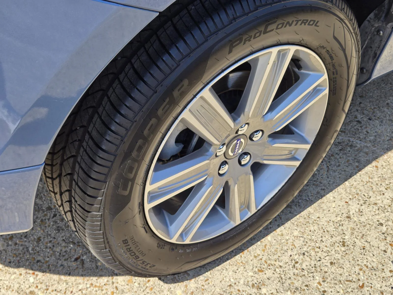 Used 2017 Blue Metallic Volvo Inscription image 12