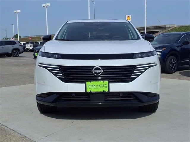New 2026 White Nissan Platinum image 3