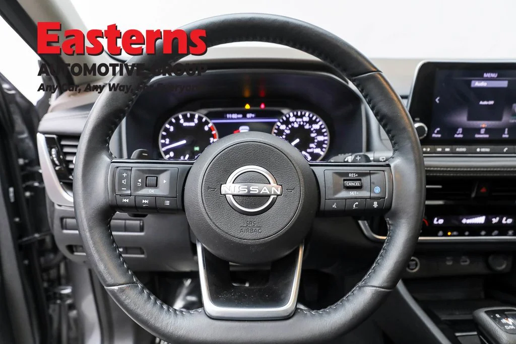 Used 2022 Gray Nissan SV image 10