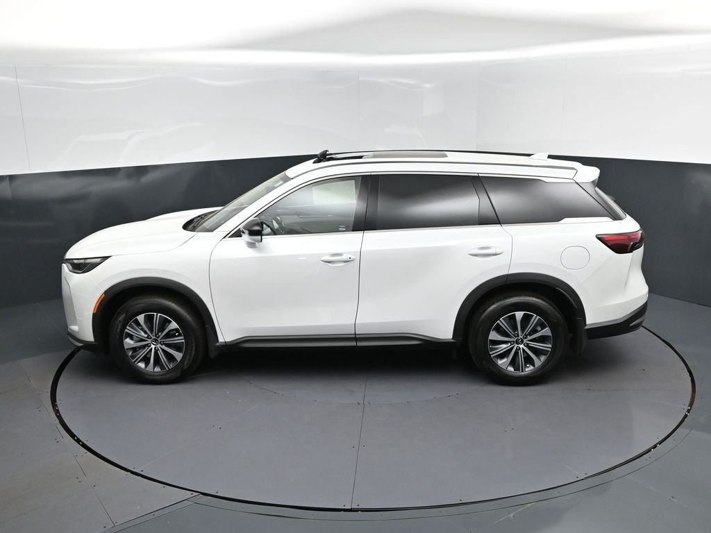 Certified Used 2026 White INFINITI PURE image 33