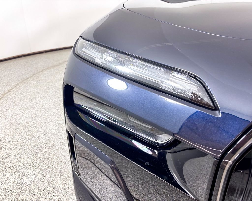 2025 BMW 7 Series 750e - Photo 7