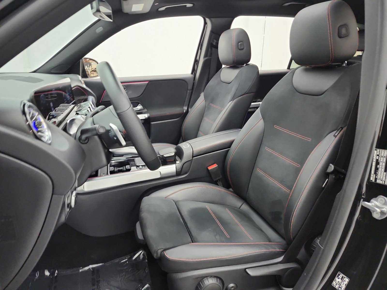 Used 2022 Night Black Mercedes-Benz GLB 250 SUV image 13