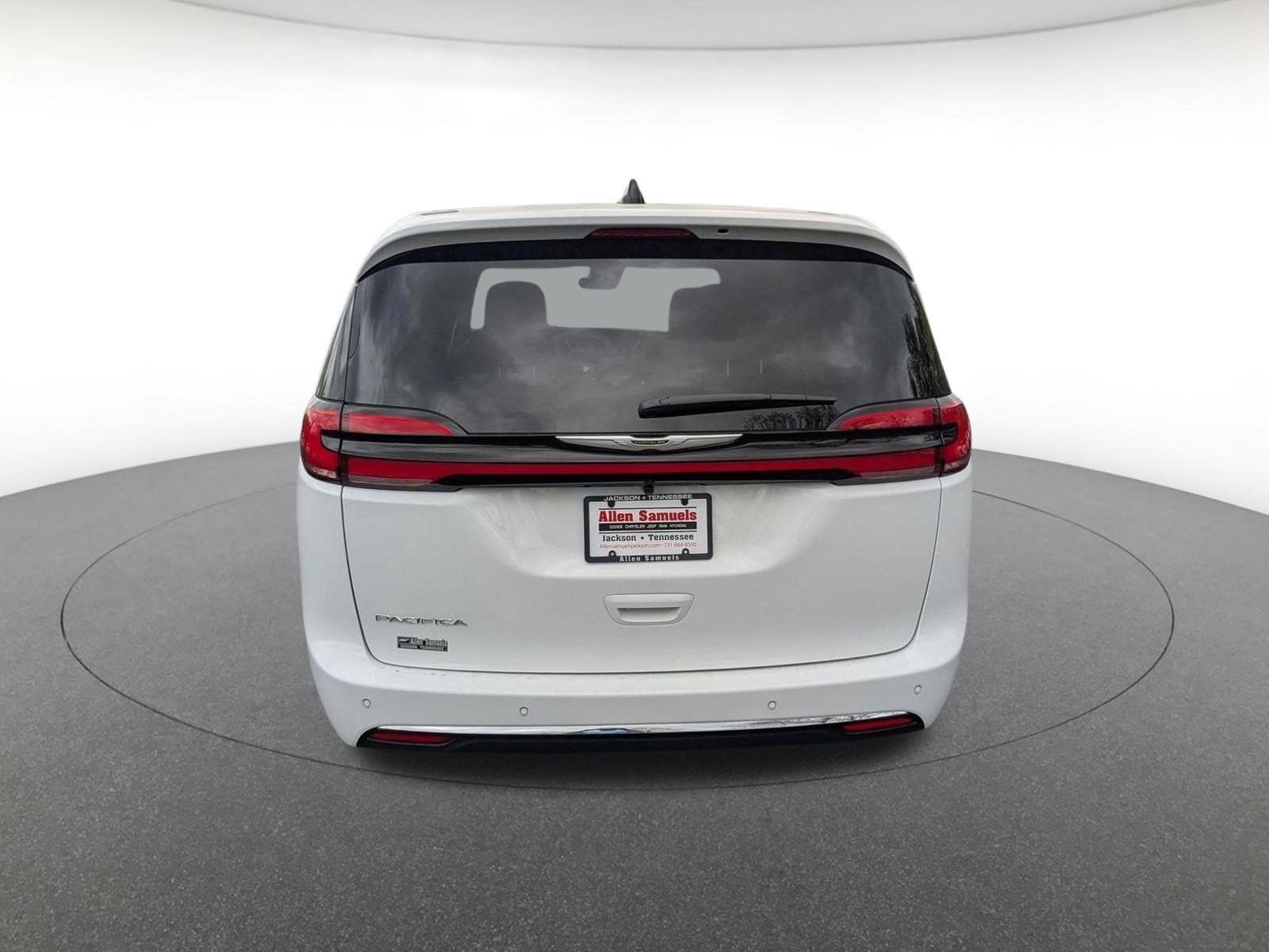 New 2026 Bright White Clear-Coat Exterior Paint Chrysler Select image 5
