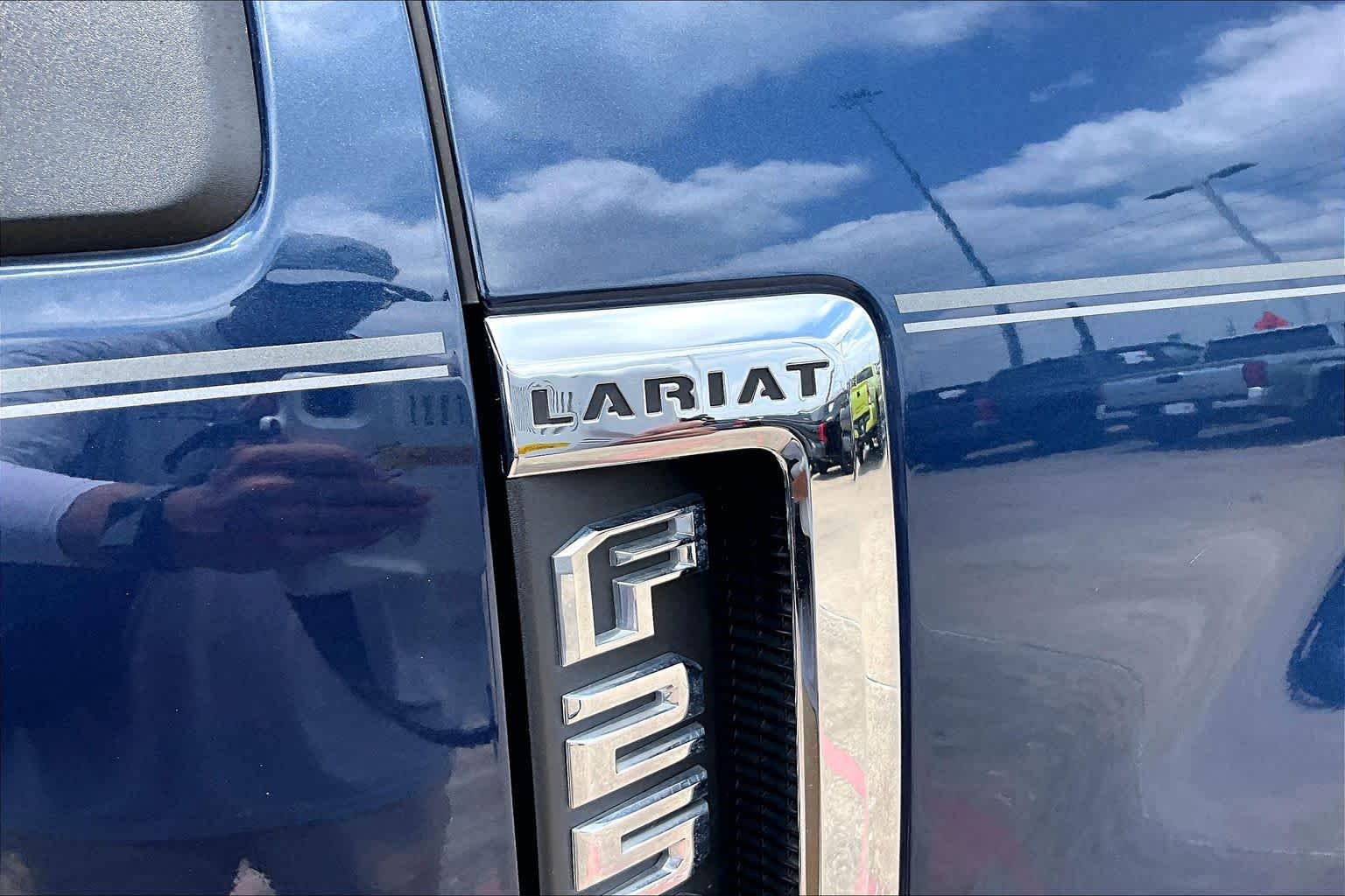Used 2019 Blue Jeans Metallic Ford LARIAT image 10