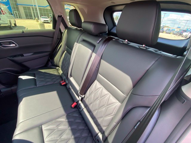 New 2026 Super Black Nissan Platinum image 21