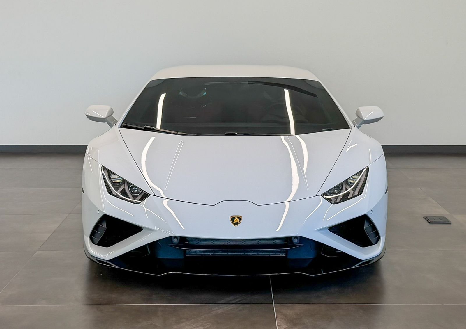 Used 2022  Lamborghini Base image 2