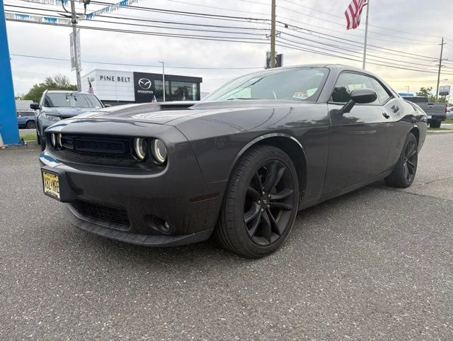 2017 Dodge Challenger SXT Plus's photo