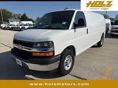 New 2025 Summit White Chevrolet WT image 1
