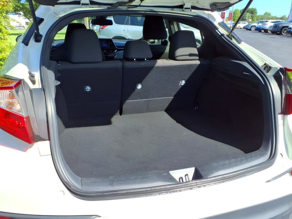 Used 2018 Blizzard Pearl Toyota XLE image 5
