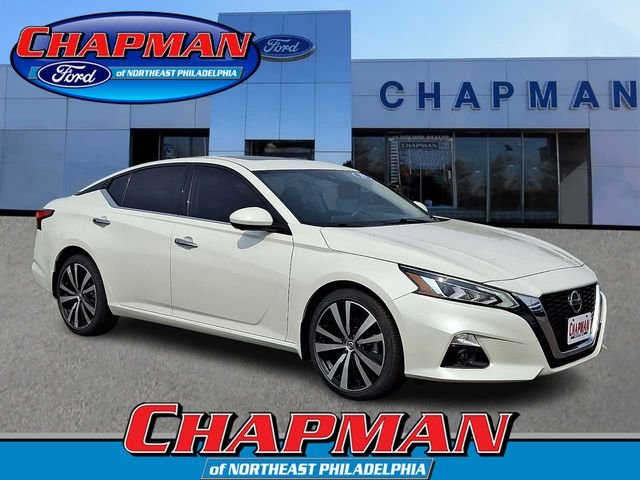 Used 2019 White Nissan 2.5 Platinum image 1