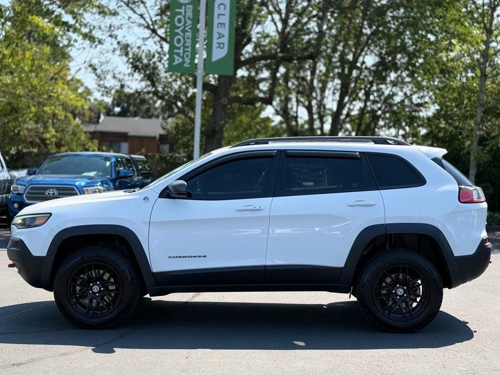 Used 2019 Bright White Clearcoat Jeep Trailhawk image 2