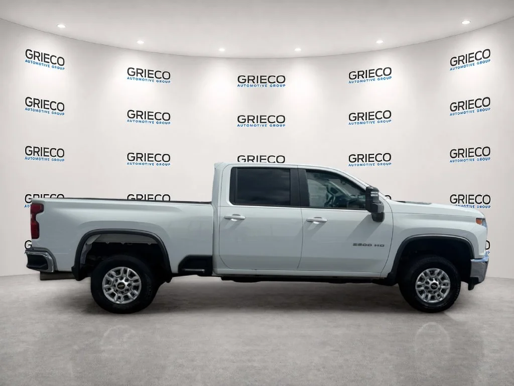 Used 2022 White Chevrolet LT image 8