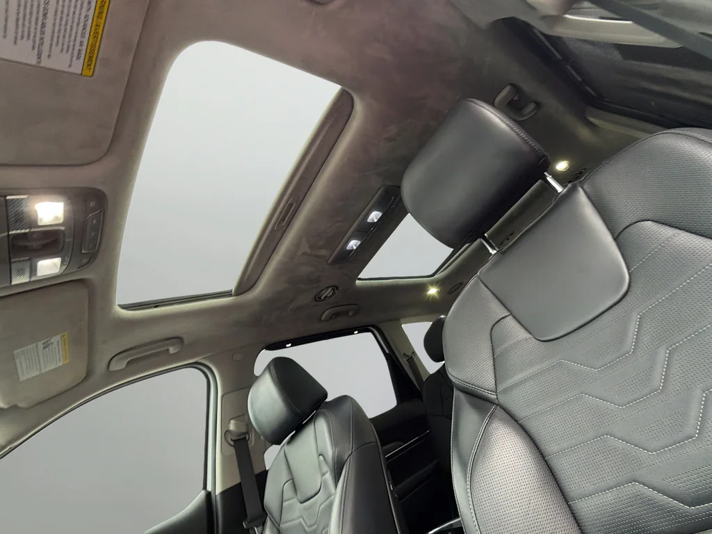 Used 2022 White Kia SX image 19