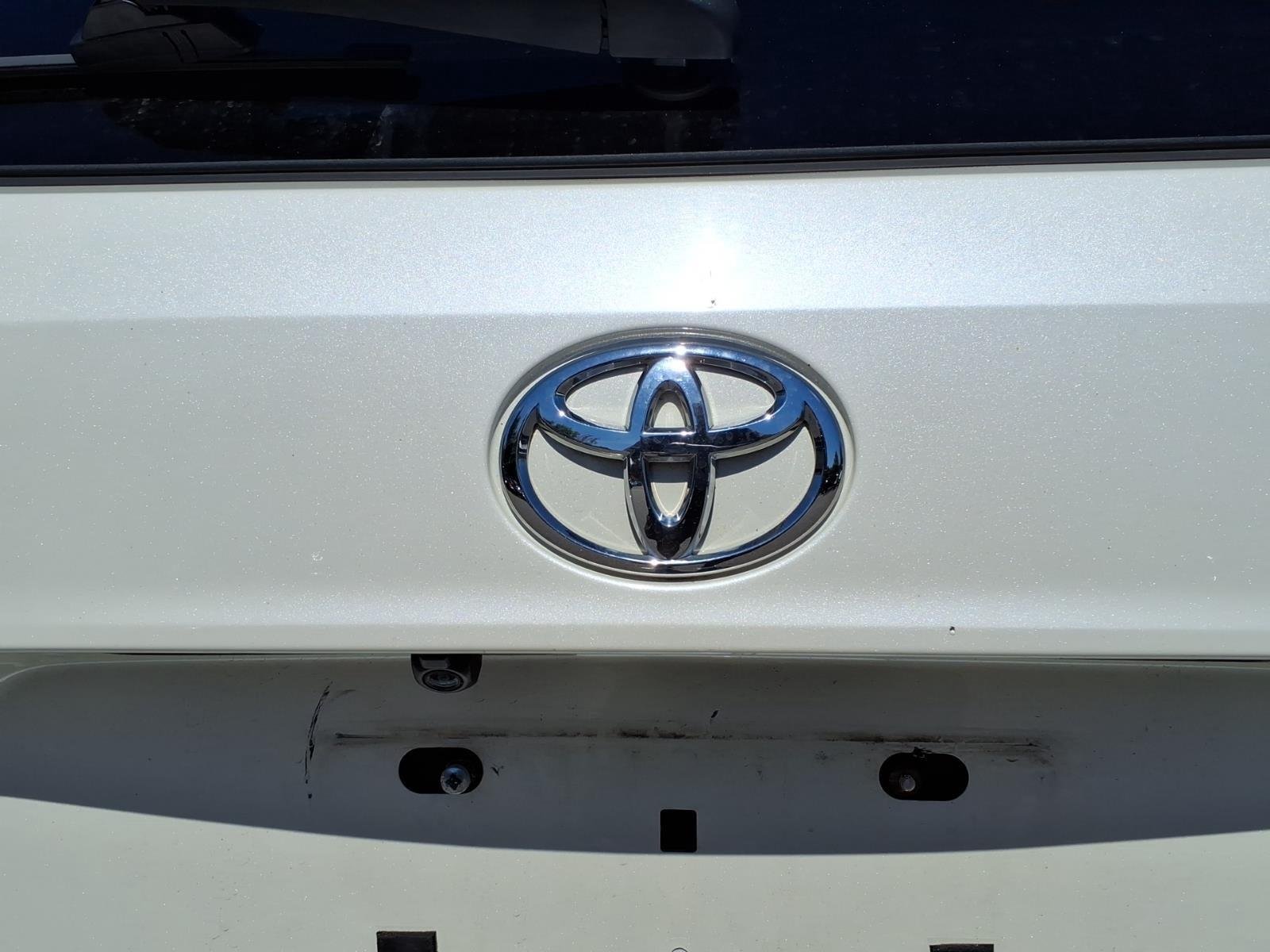 Used 2021 Blizzard Pearl Toyota XLE image 15