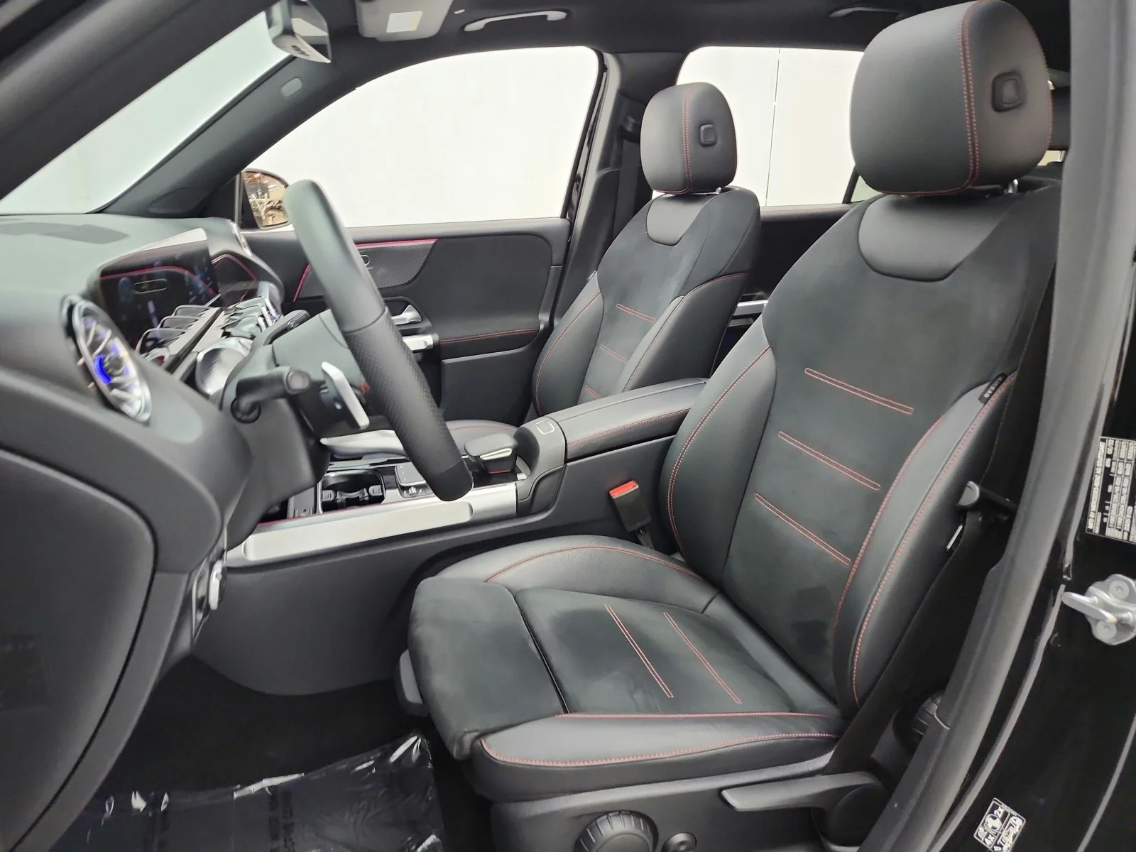 Used 2022 Night Black Mercedes-Benz GLB 250 SUV image 13