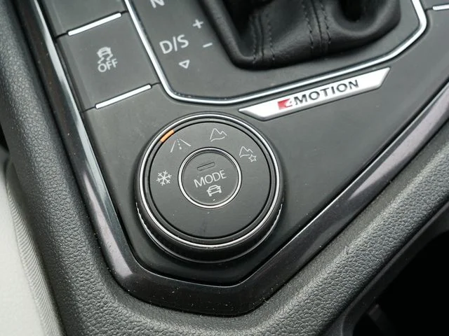 Used 2018 Cardinal Red Metallic Volkswagen 2.0T SE image 34