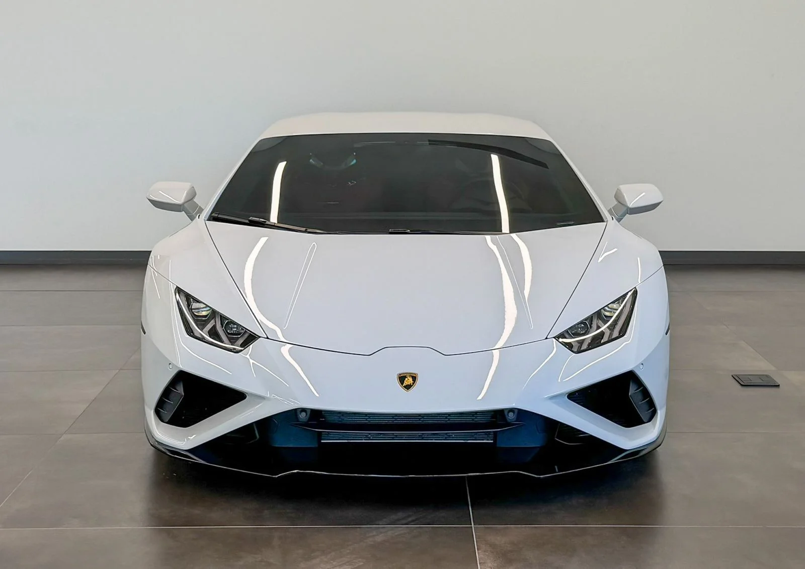 Used 2022  Lamborghini Base image 2