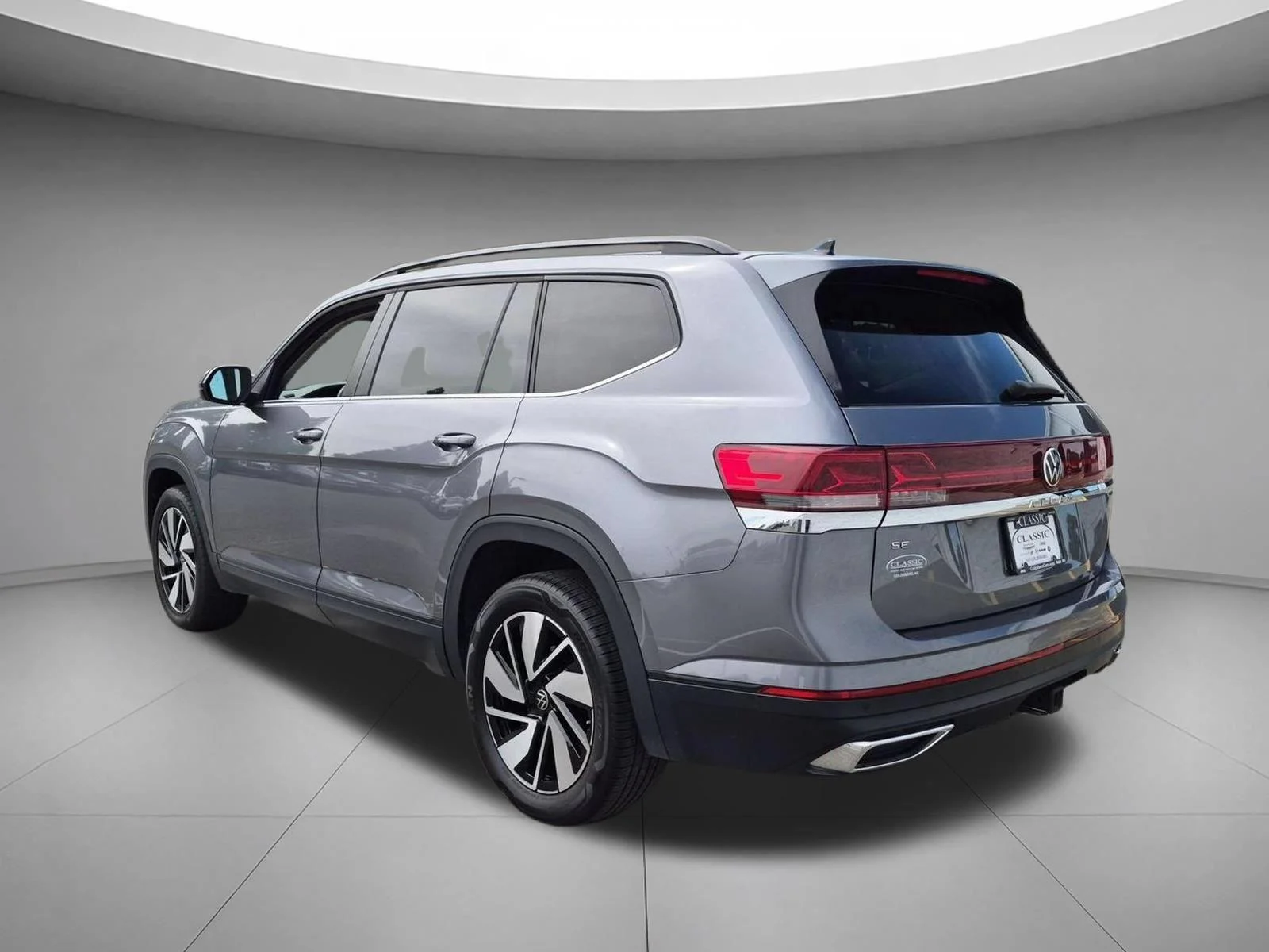 Used 2024  Volkswagen 2.0T SE w/Technology image 3