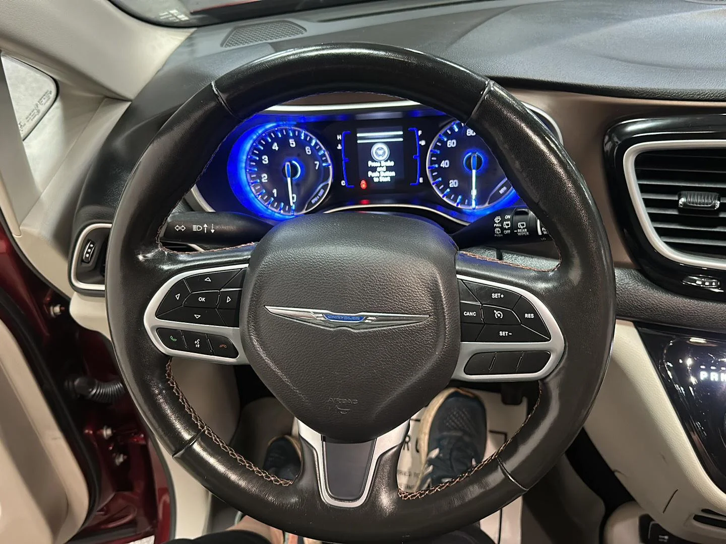 Used 2019 Velvet Red Pearlcoat Chrysler Touring L image 18