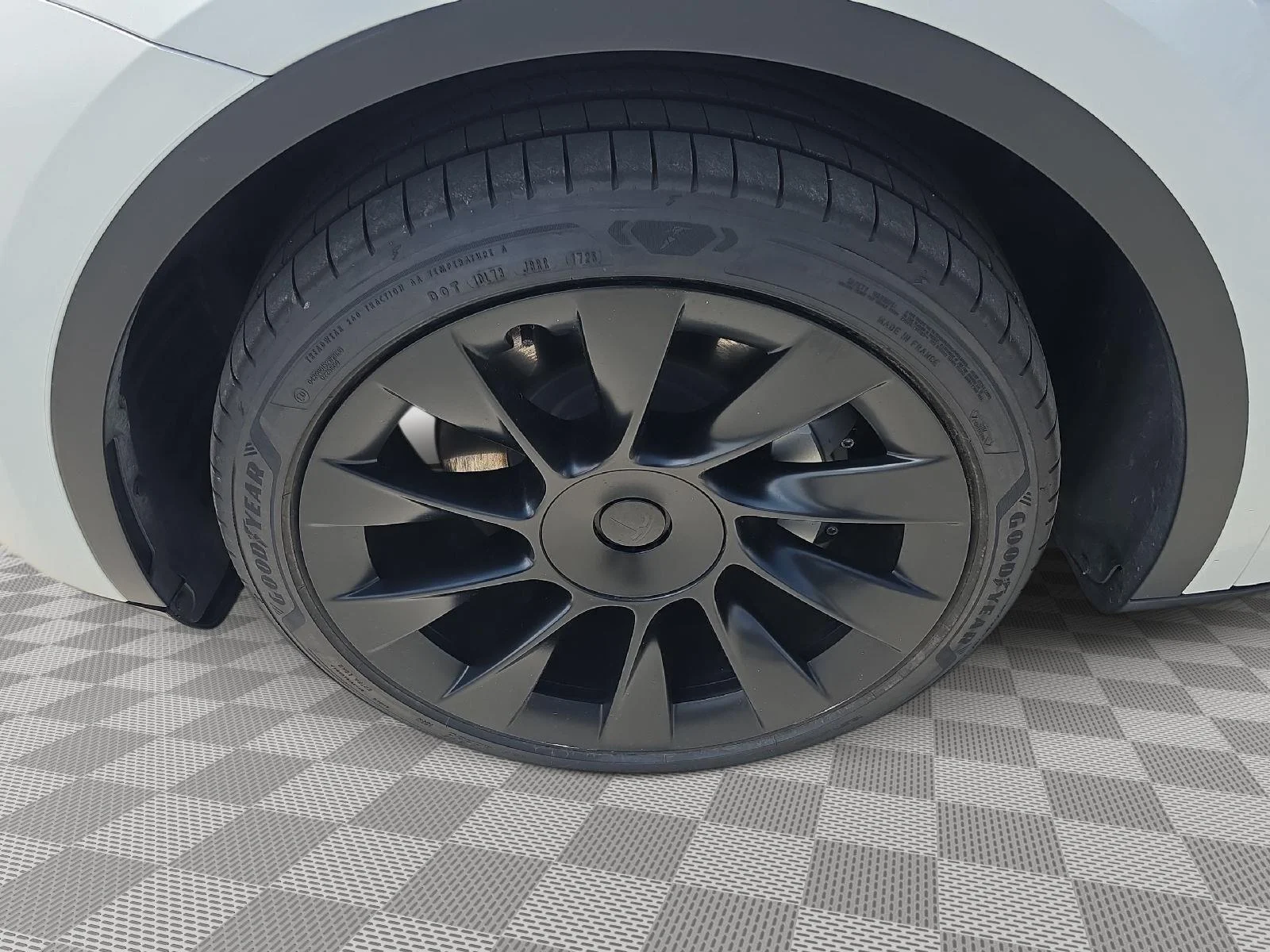 Used 2023 WHITE Tesla Long Range image 9