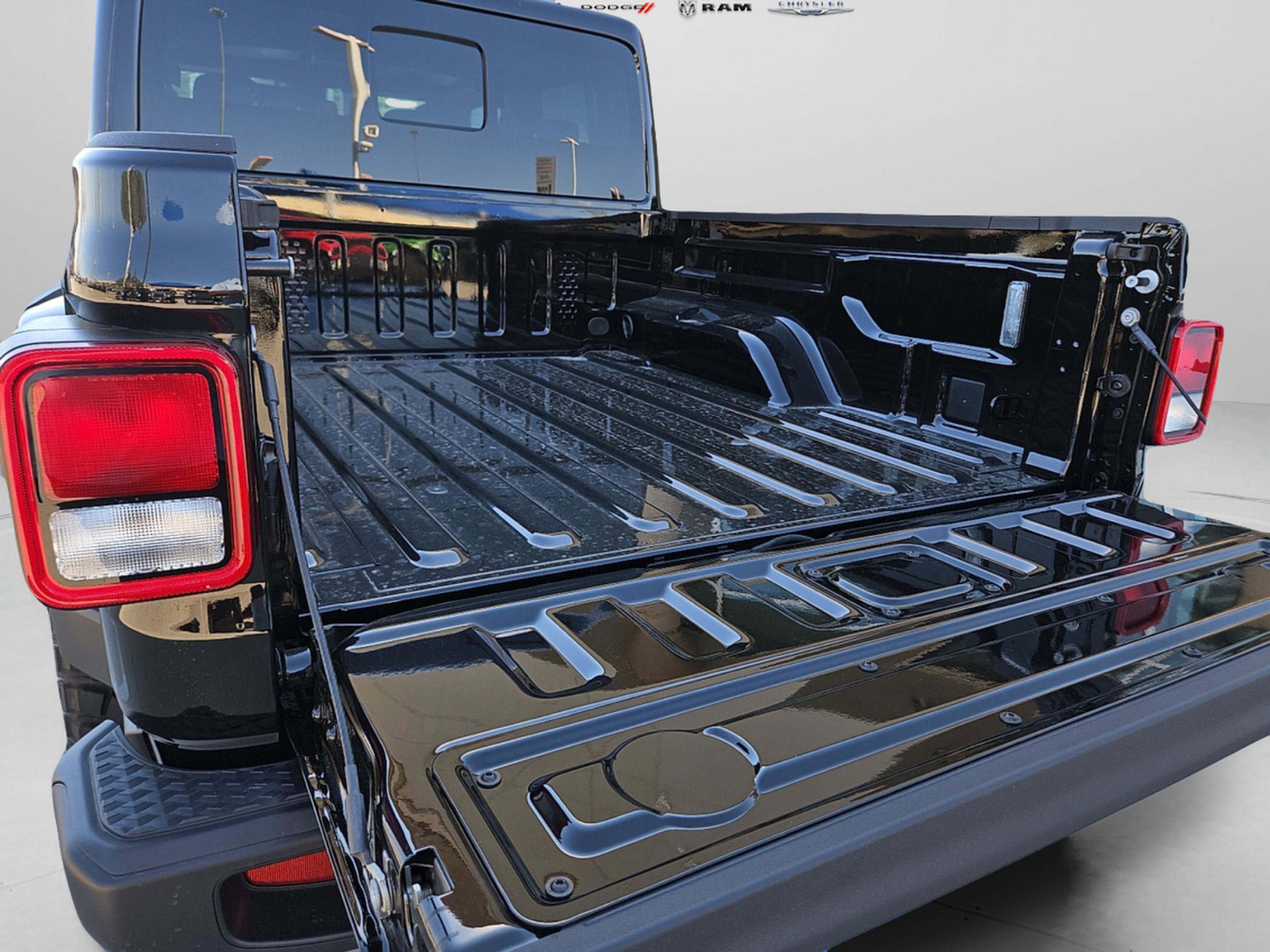 New 2025 Black Clear-Coat Exterior Paint Jeep Texas Trail image 9