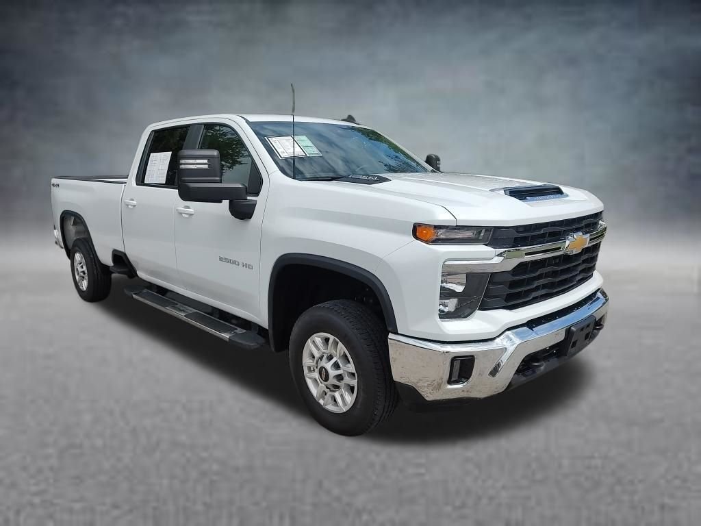 Used 2025 White Chevrolet LT image 3