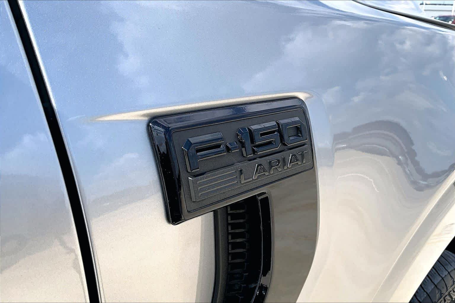 Used 2025 Iconic Silver Metallic Ford LARIAT image 31