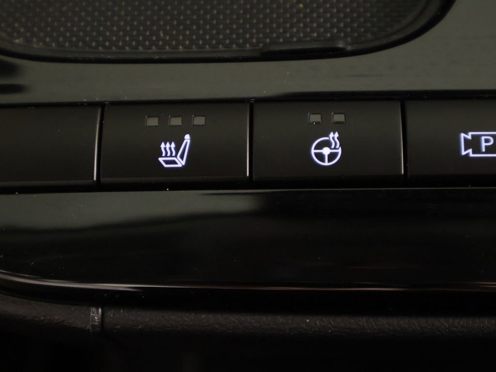 Used 2025 White Hyundai SEL image 43