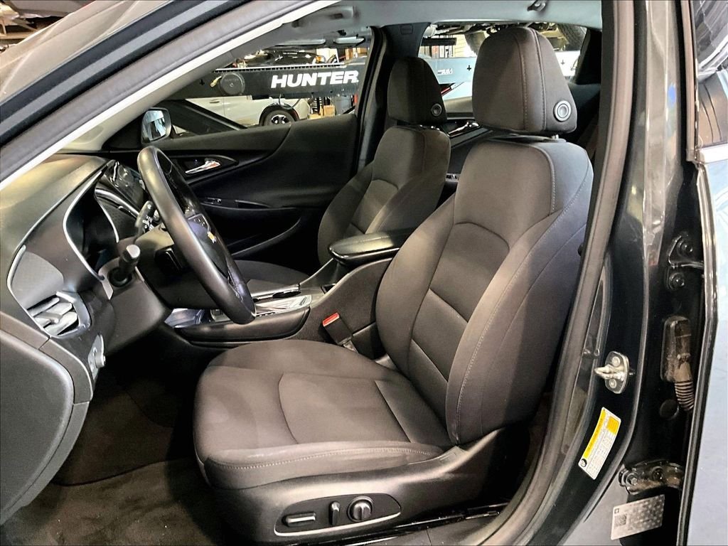 Used 2018 Gray Chevrolet LT image 10
