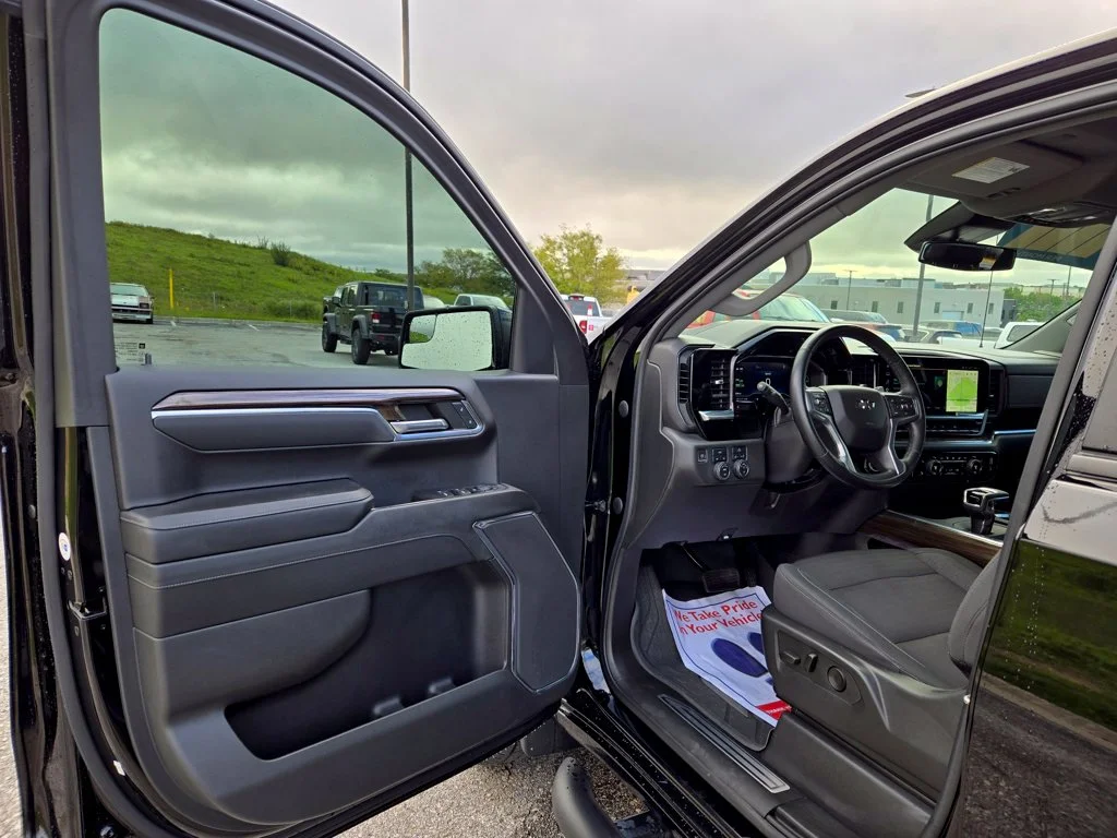 Used 2023 Black Chevrolet RST image 11